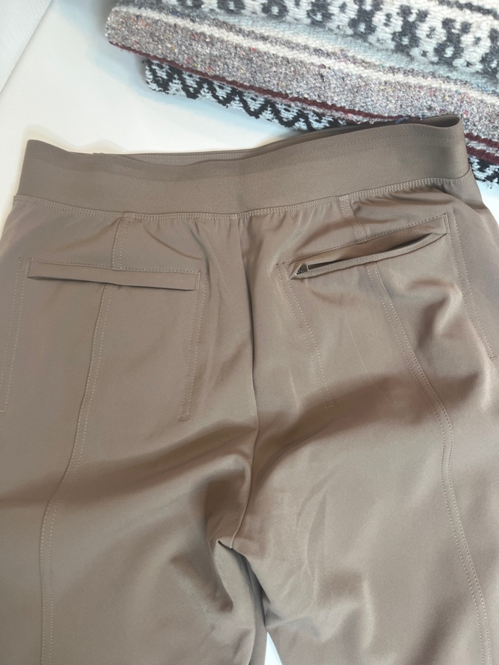 Athleta Endless High Rise Cargo Pants Joggers Tan Size 8 - Picture 7 of 9